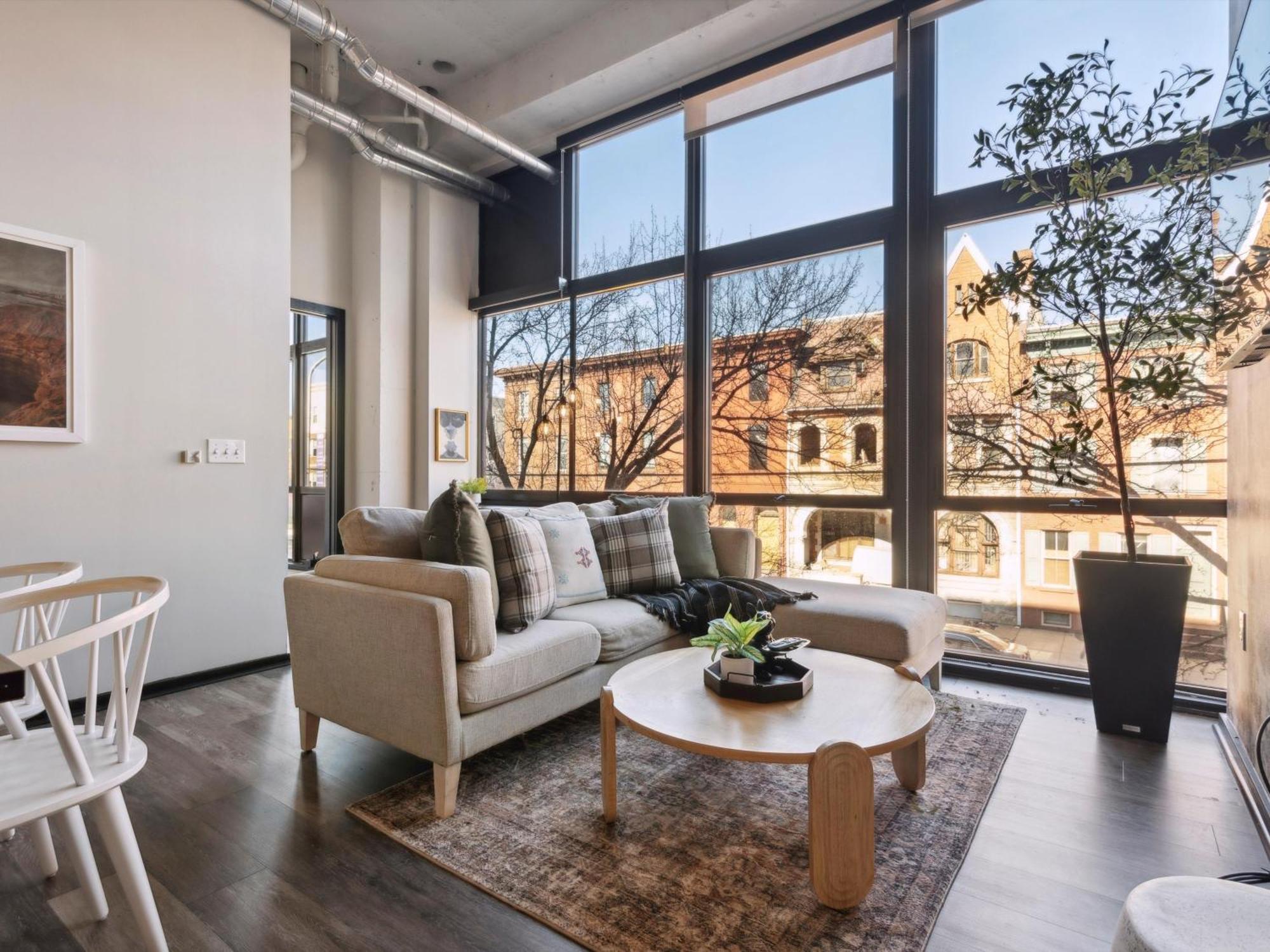 Large 3Br Apts & Studios, Gym, Game Room, Free Street Parking Philadelphia Exterior photo