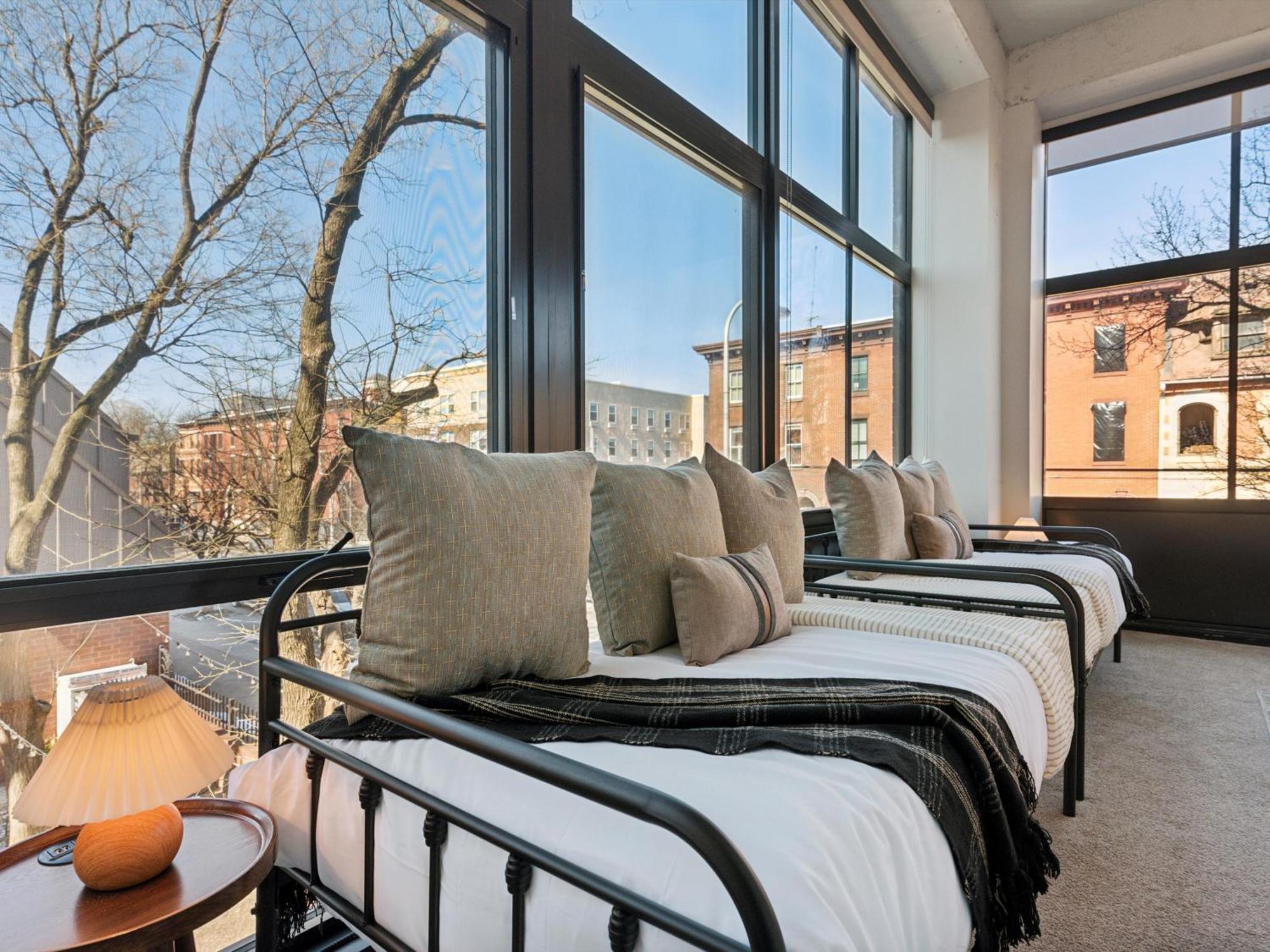 Large 3Br Apts & Studios, Gym, Game Room, Free Street Parking Philadelphia Exterior photo
