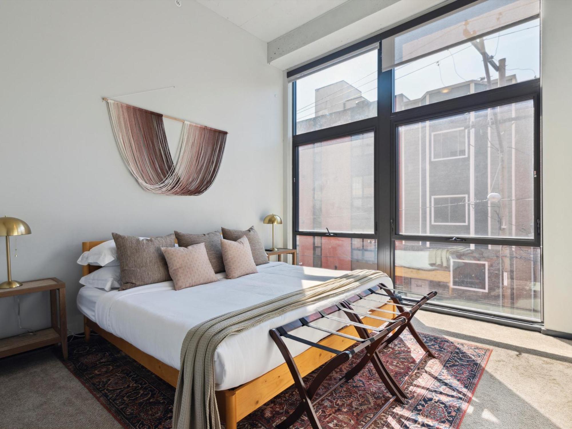 Large 3Br Apts & Studios, Gym, Game Room, Free Street Parking Philadelphia Exterior photo