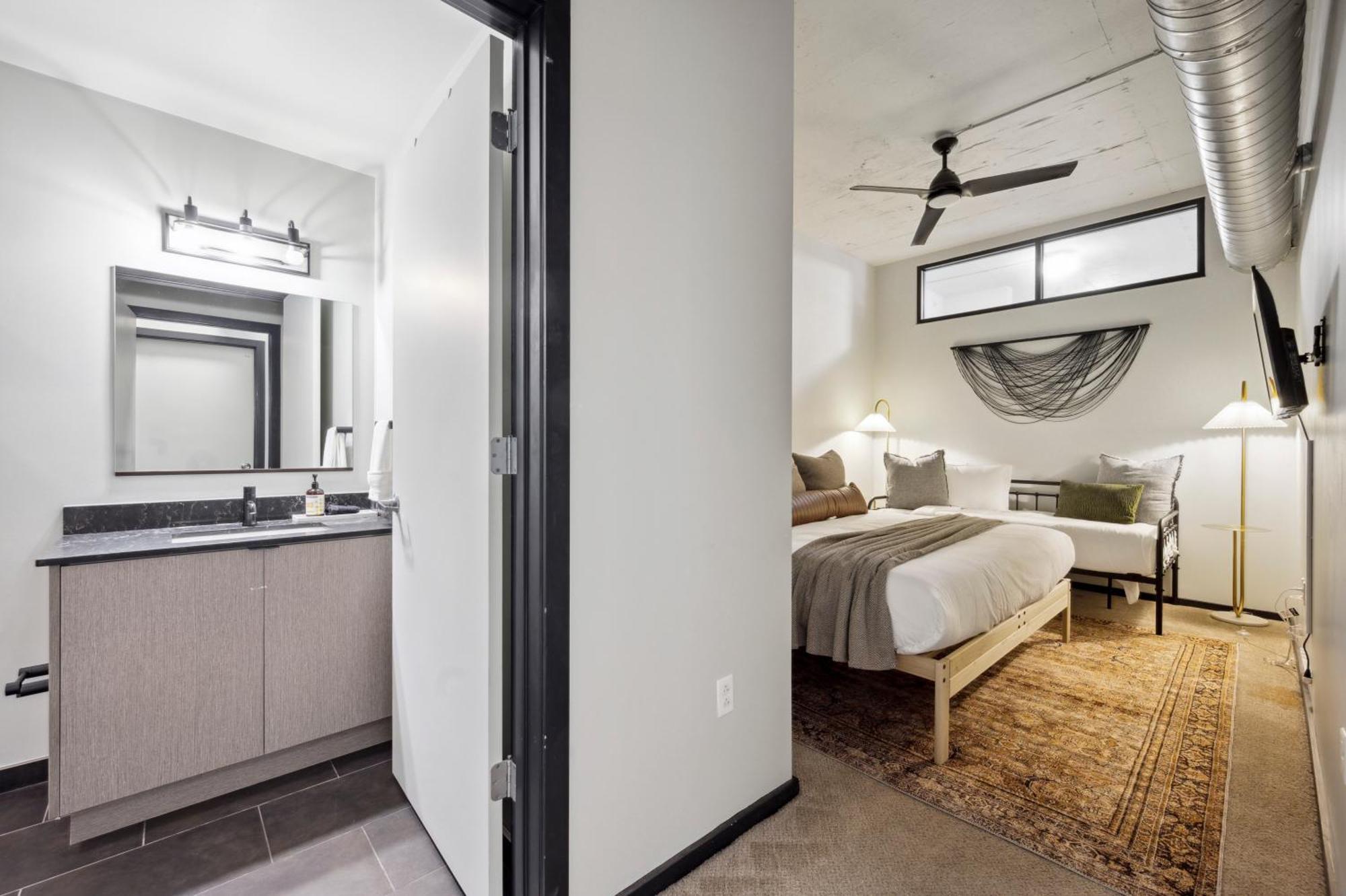 Large 3Br Apts & Studios, Gym, Game Room, Free Street Parking Philadelphia Exterior photo