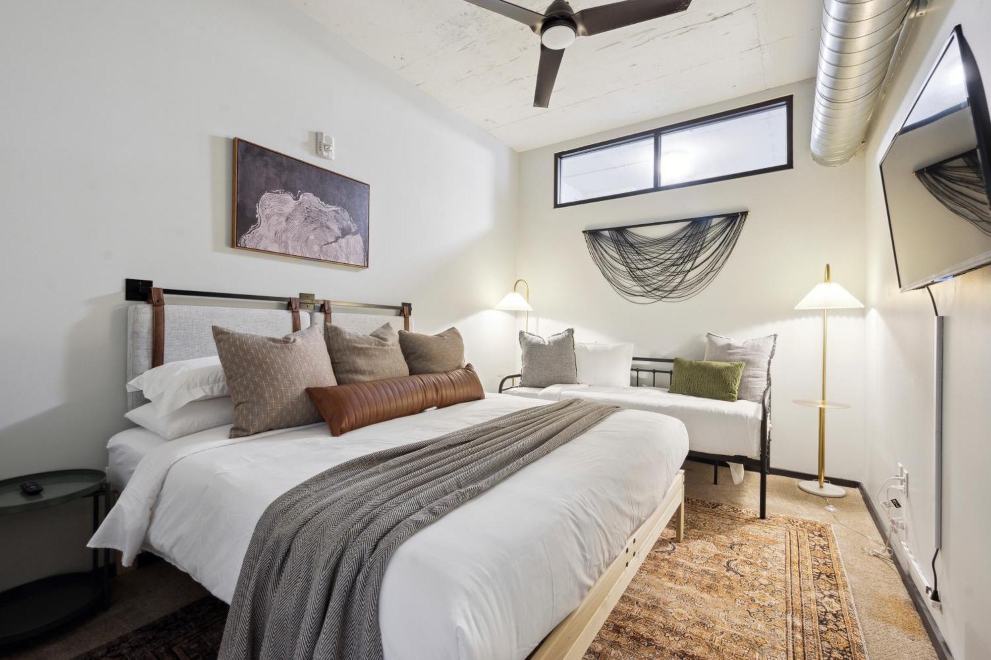 Large 3Br Apts & Studios, Gym, Game Room, Free Street Parking Philadelphia Exterior photo
