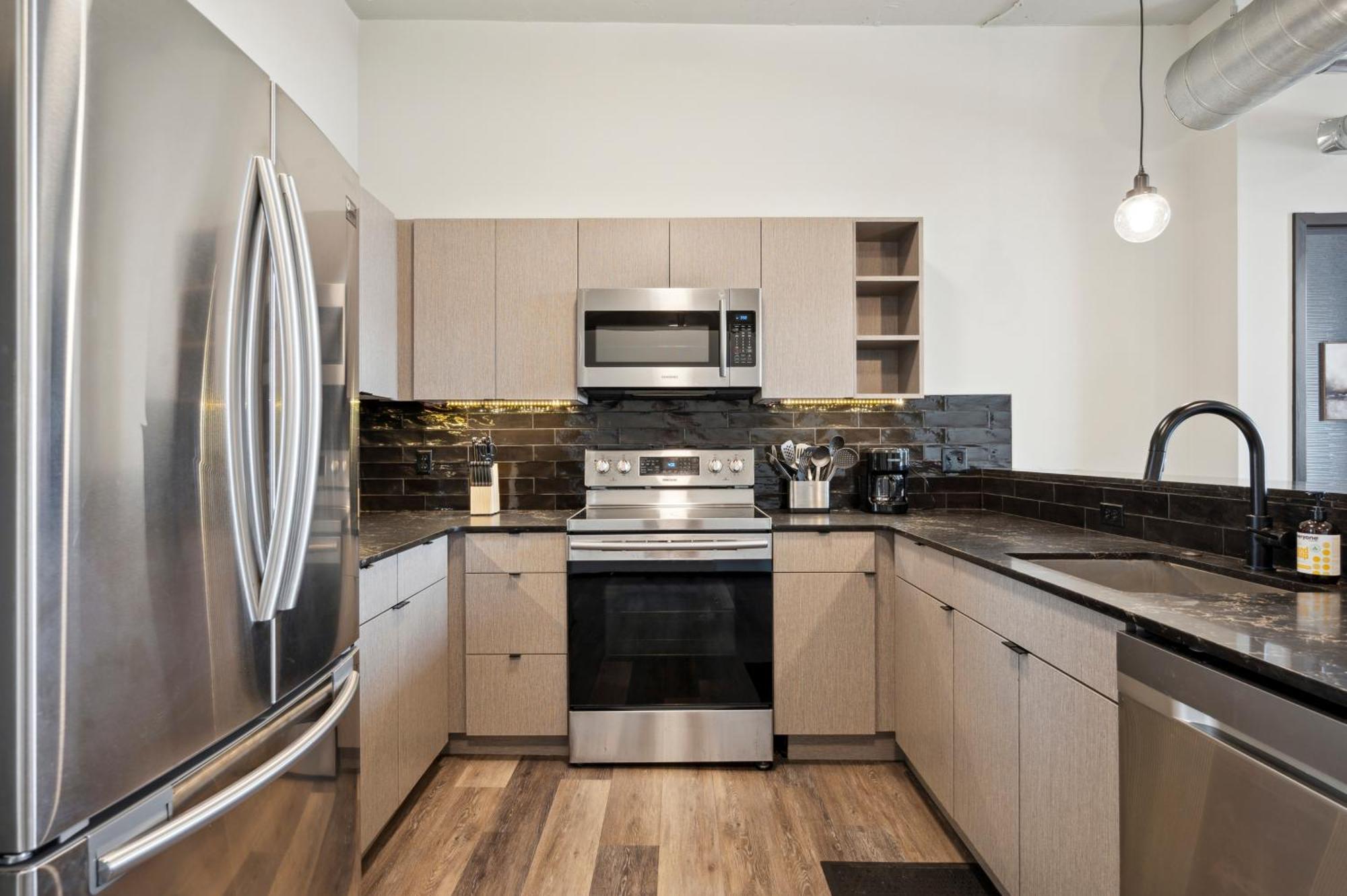 Large 3Br Apts & Studios, Gym, Game Room, Free Street Parking Philadelphia Exterior photo