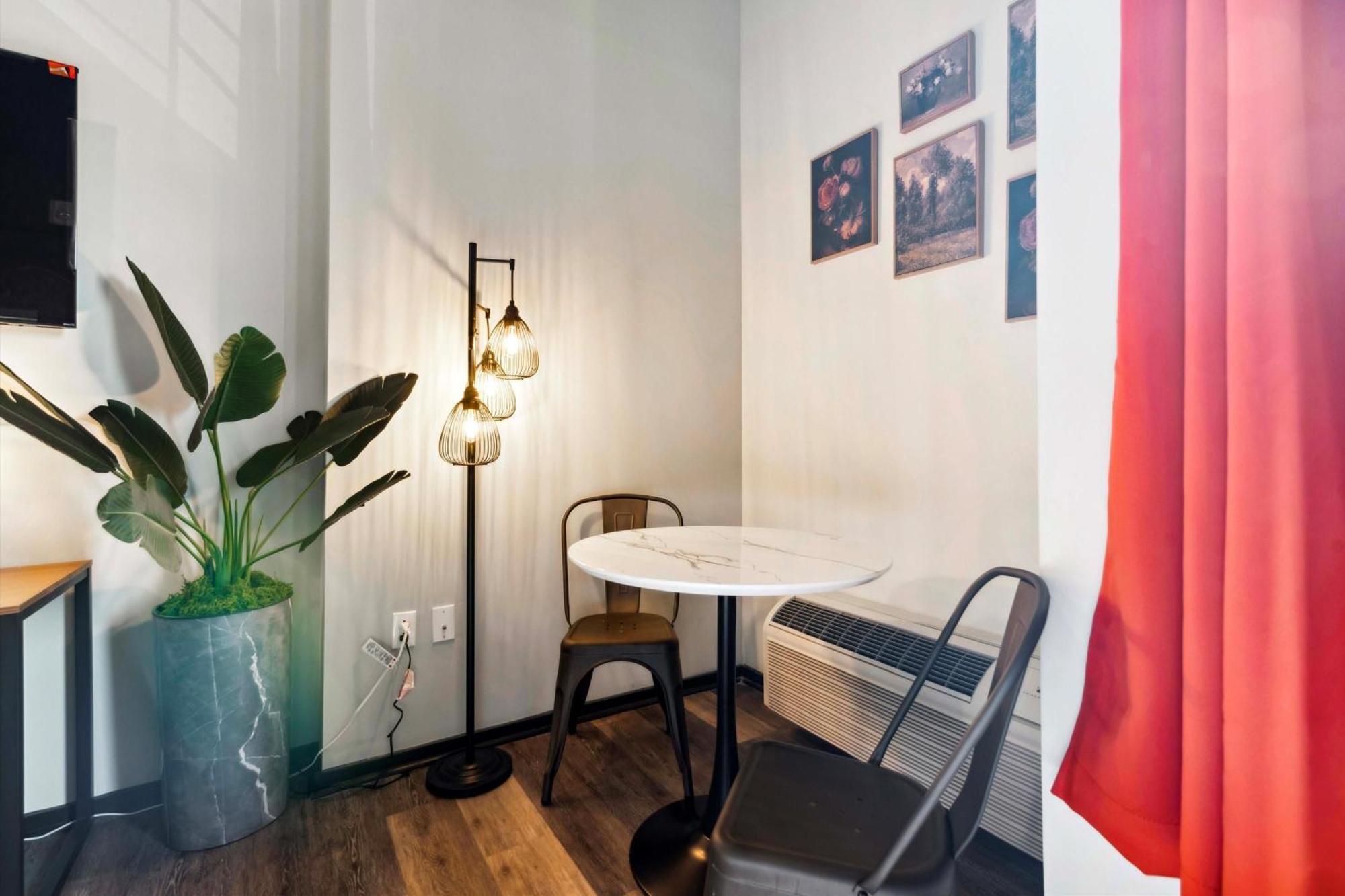 Large 3Br Apts & Studios, Gym, Game Room, Free Street Parking Philadelphia Exterior photo