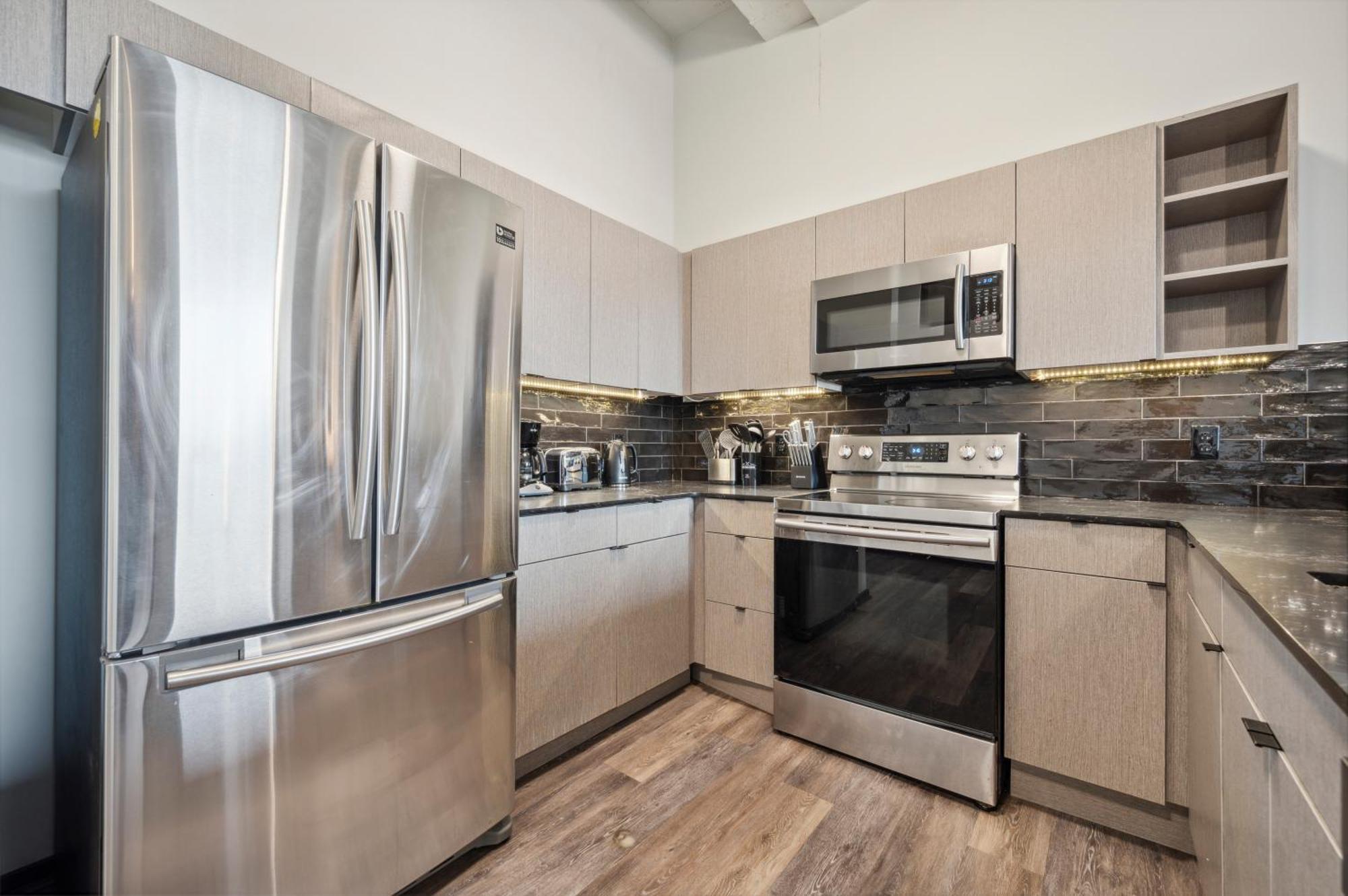 Large 3Br Apts & Studios, Gym, Game Room, Free Street Parking Philadelphia Exterior photo